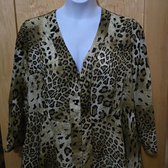 Leopard Print Button-Up Flowy Blouse W 3/4 Sleeves & V-Neck animal mob wife 2x - Picture 7 of 13